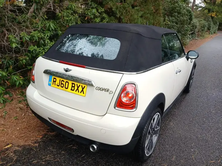 Mini Convertible 2010 photo 2