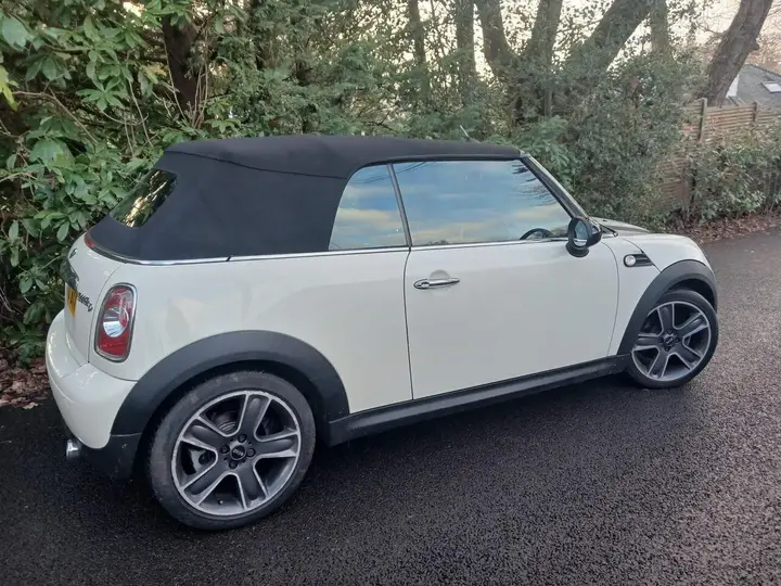 Mini Convertible 2010 photo 4