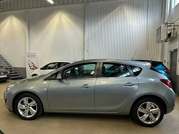 Opel Astra 2013 photo 4