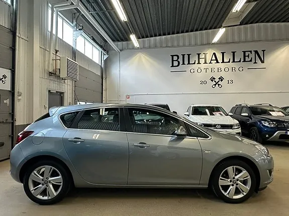 Opel Astra 2013 photo 3