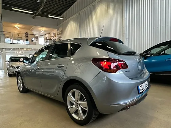 Opel Astra 2013 photo 5