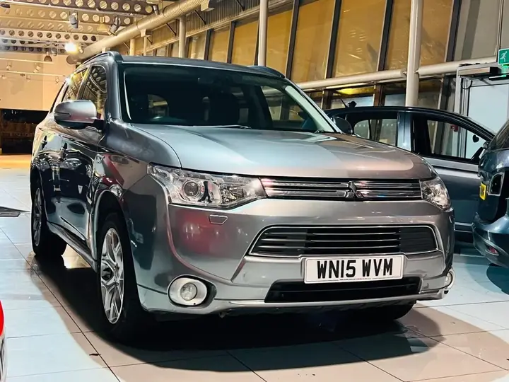 Mitsubishi Outlander 2015 photo 2