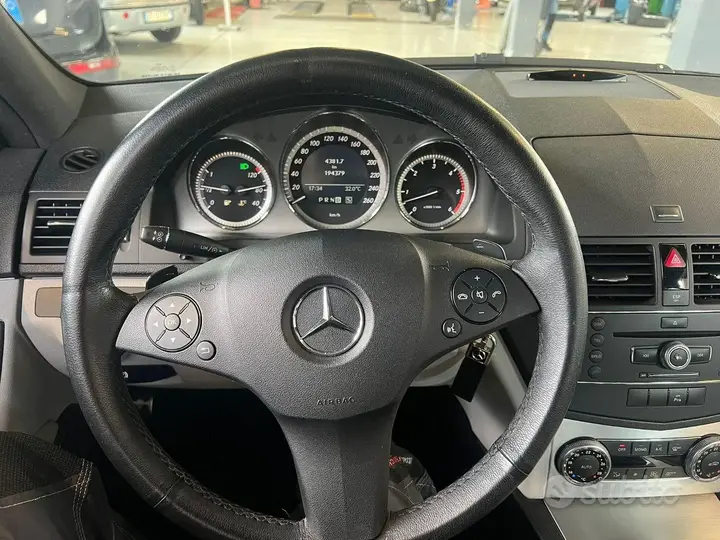 Mercedes-Benz C-Class 2009 photo 2