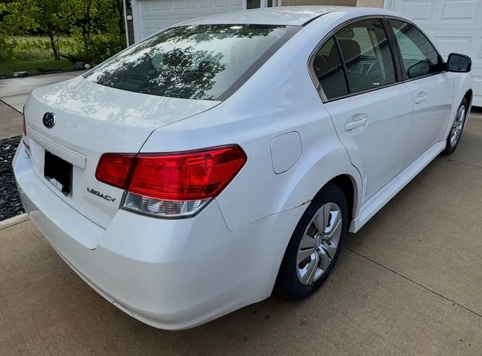 Subaru Legacy 2011 photo 3