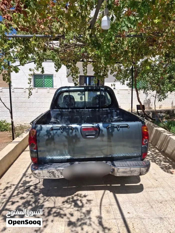 Mitsubishi L200 2010 photo 2