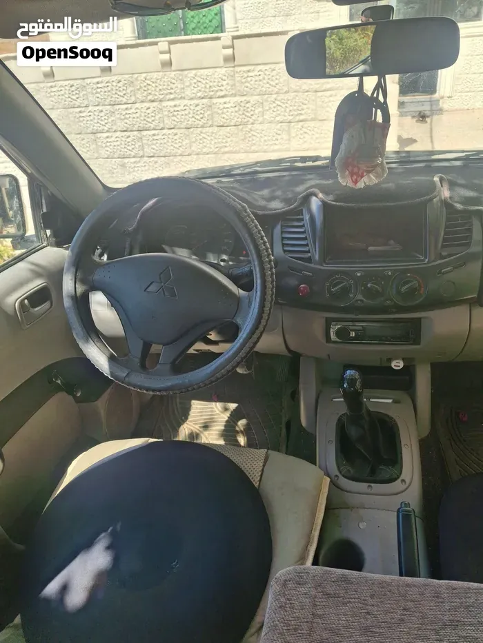 Mitsubishi L200 2010 photo 3