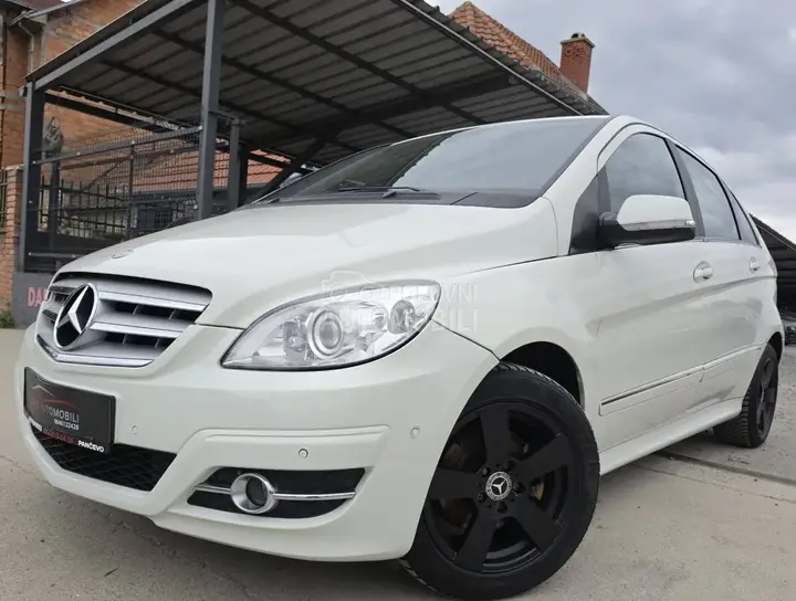 Mercedes-Benz B 180 2011 photo 4