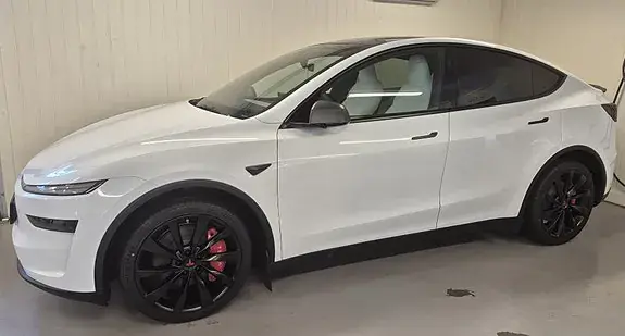 Tesla Model Y 2026 photo 3