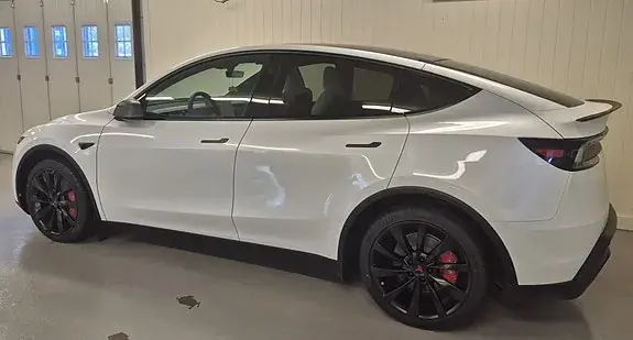 Tesla Model Y 2026 photo 5