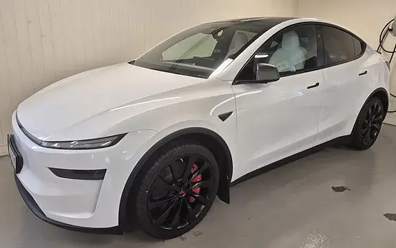 Tesla Model Y 2026 photo 2