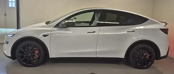 Tesla Model Y 2026 photo 4