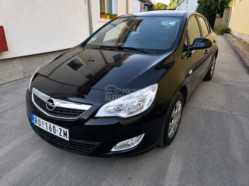 Opel Astra J