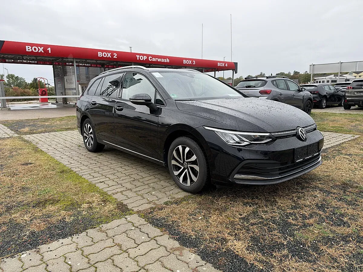 Volkswagen Golf 2023 photo 2