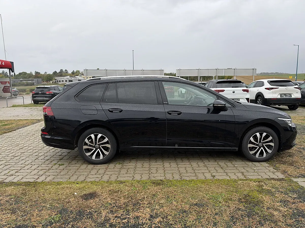 Volkswagen Golf 2023 photo 3