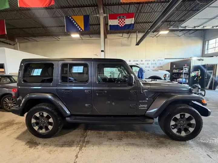 Jeep Wrangler Unlimited 2018 photo 2