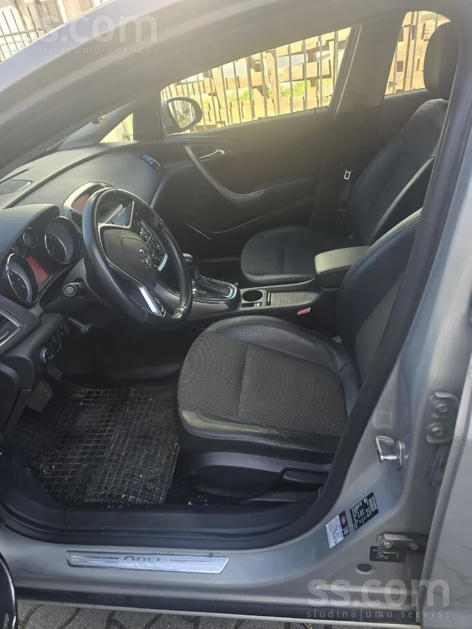 Opel Astra 2010 photo 5