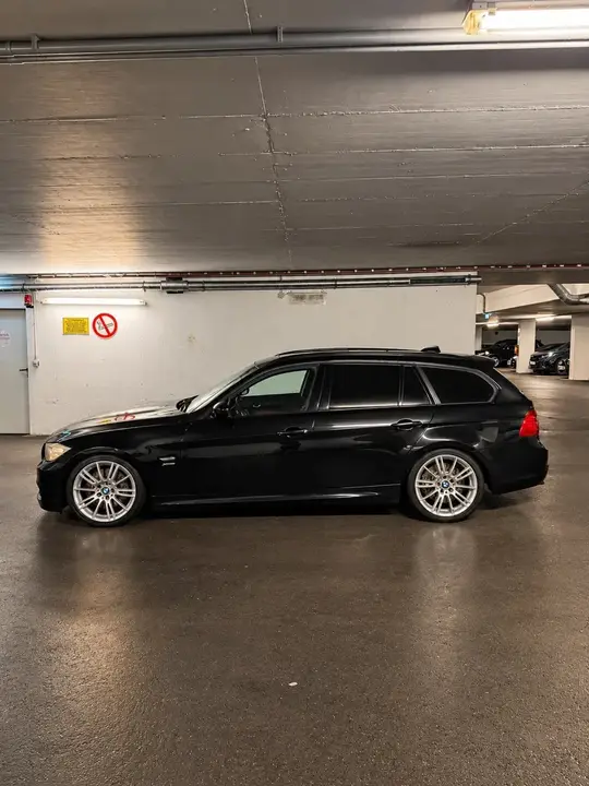 BMW 3 Series 2011 photo 3