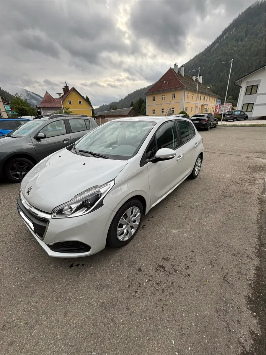 Peugeot 208 2016 photo 2