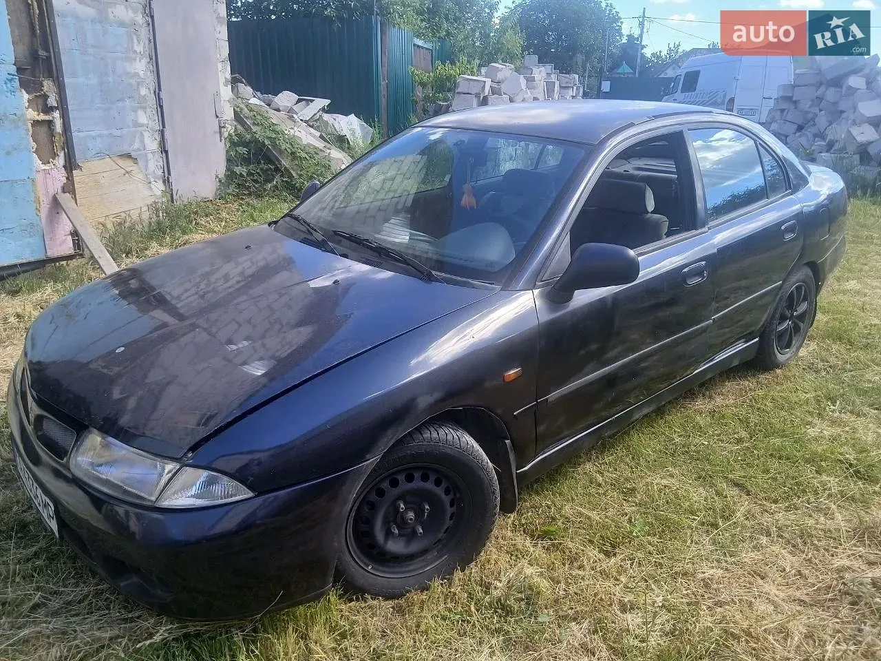 Mitsubishi Carisma 1997 photo 2