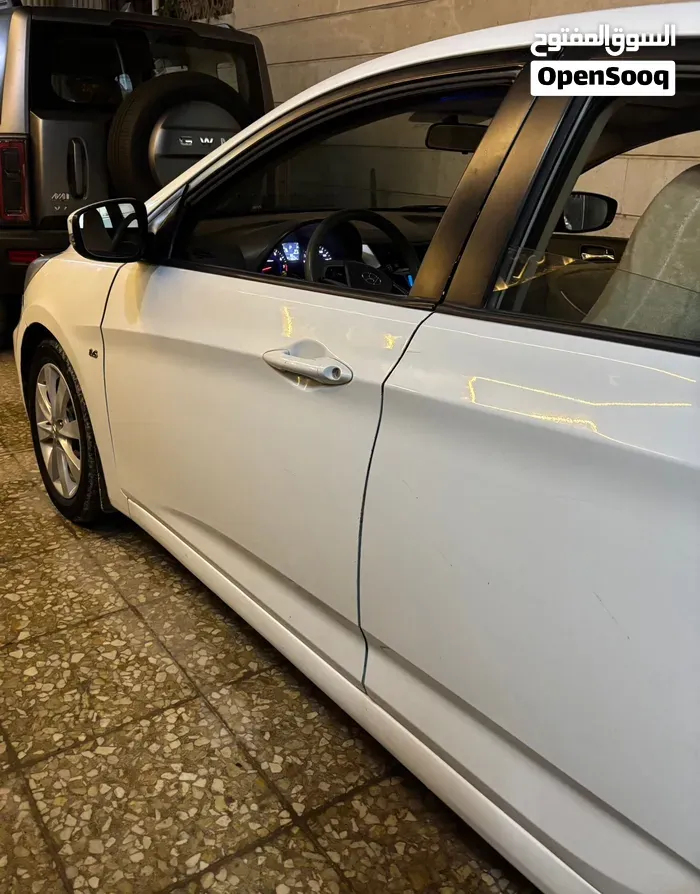 Hyundai Accent 2011 photo 2