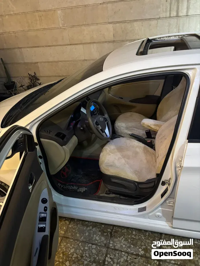 Hyundai Accent 2011 photo 4