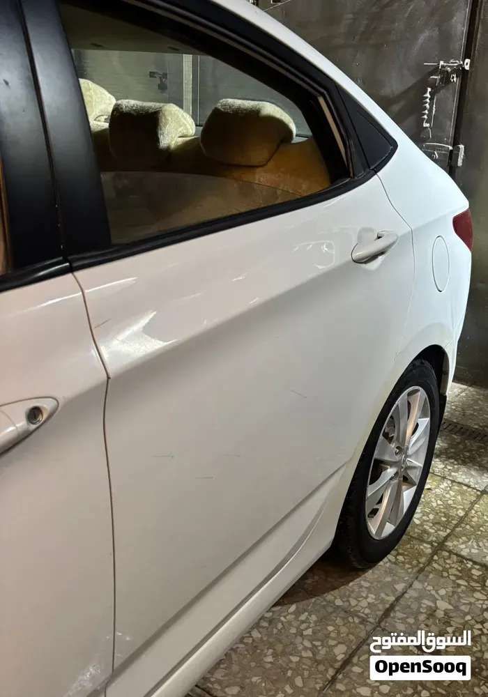 Hyundai Accent 2011 photo 3