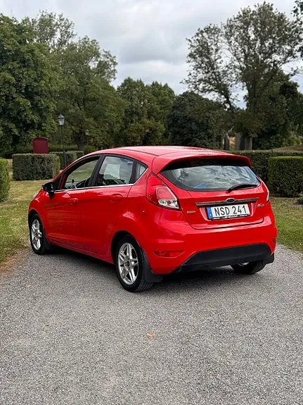 Ford Fiesta 2015 photo 2