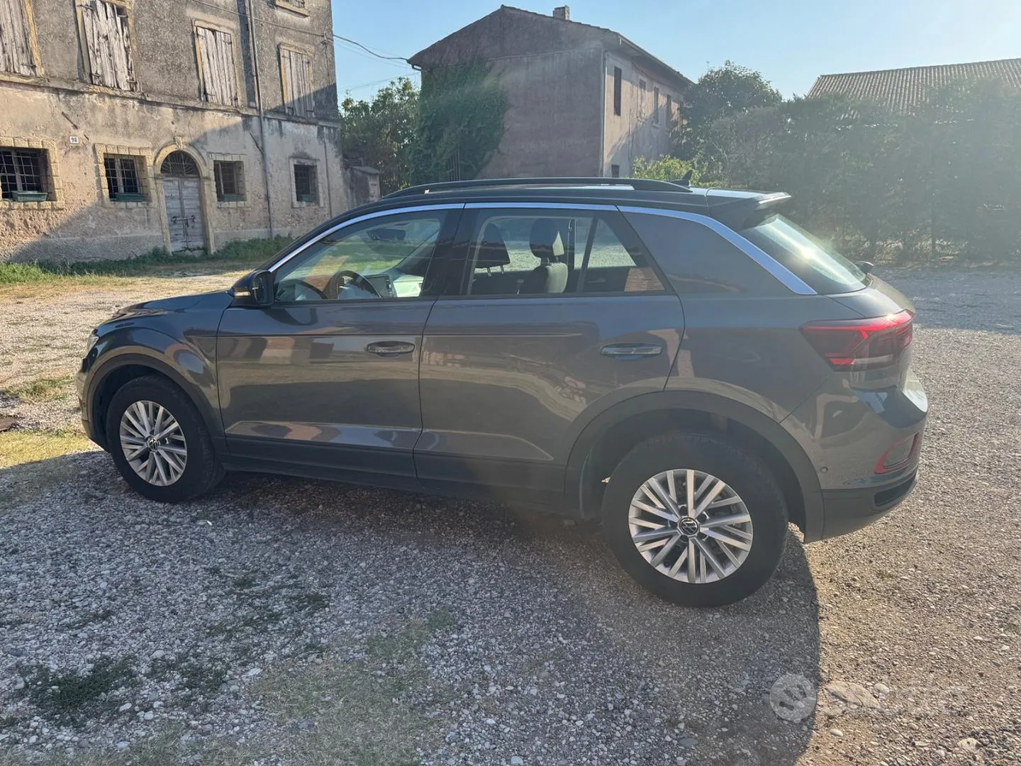 Volkswagen T-Roc 2023 photo 2
