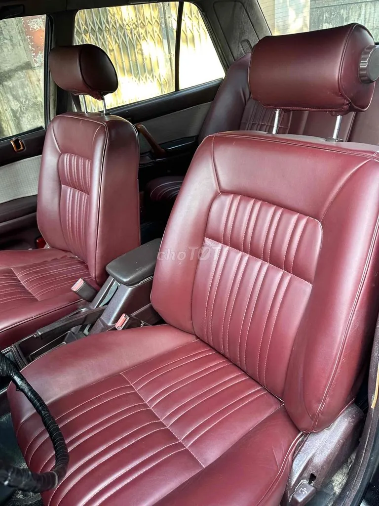 Toyota Crown 1988 photo 2