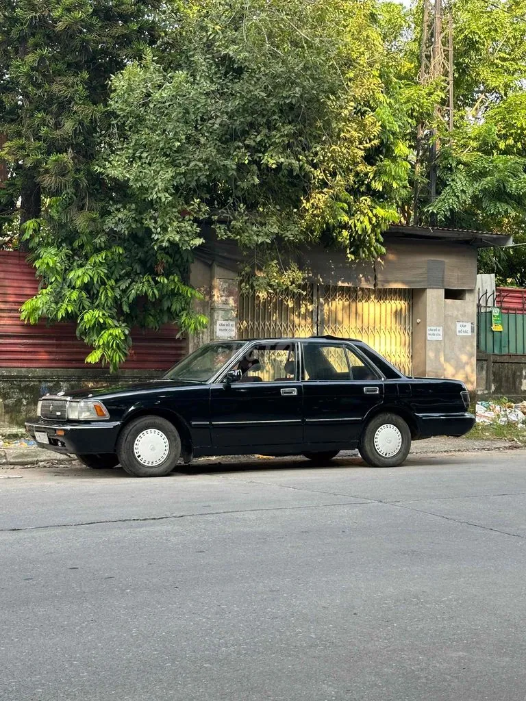 Toyota Crown 1988 photo 3