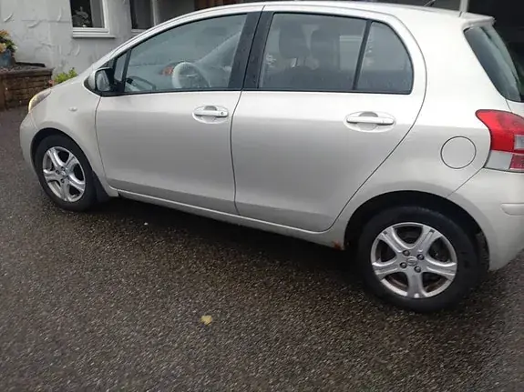 Toyota Yaris 2011 photo 3