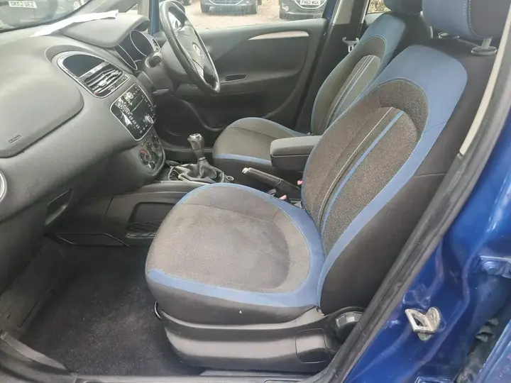 Fiat Punto 2012 photo 2