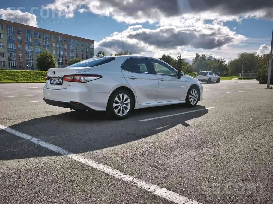 Toyota Camry 2019 photo 2