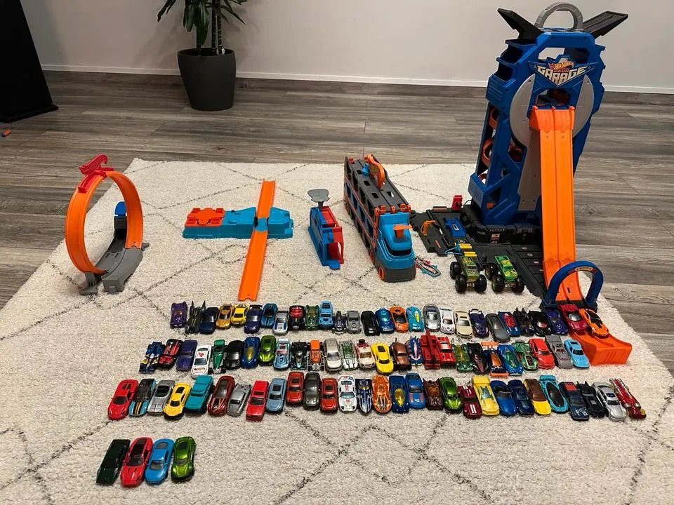 Hot Wheels Set