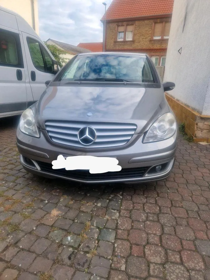 Mercedes-Benz B 200