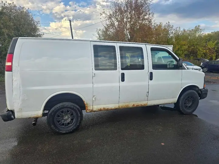 GMC Savana 2013 photo 3