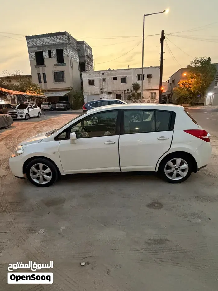 Nissan Tiida 2009 photo 3