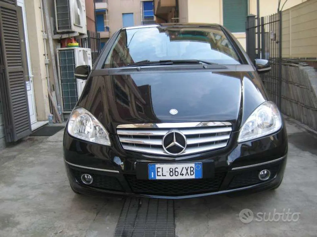 Mercedes-Benz A-Class 2012 photo 2