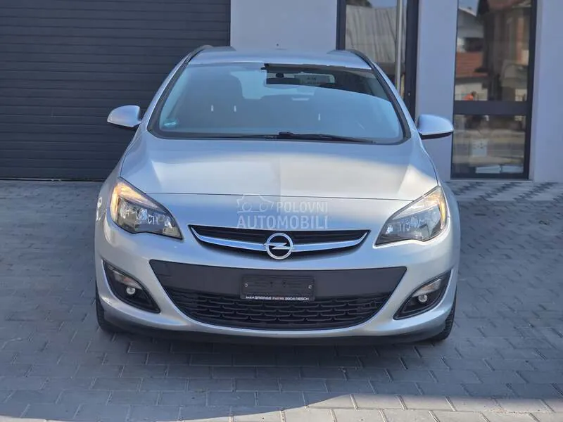 Opel Astra J 2015 photo 2