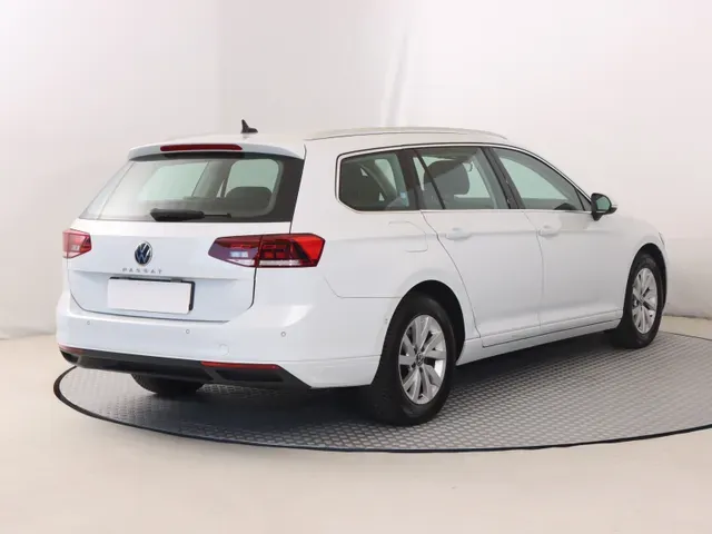Volkswagen Passat 2023 photo 4