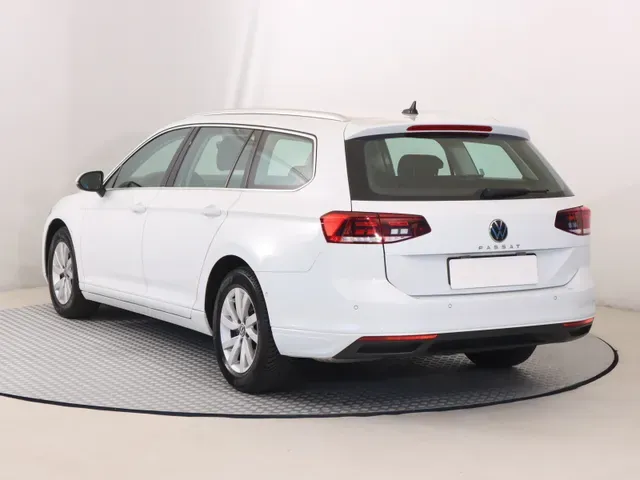 Volkswagen Passat 2023 photo 3