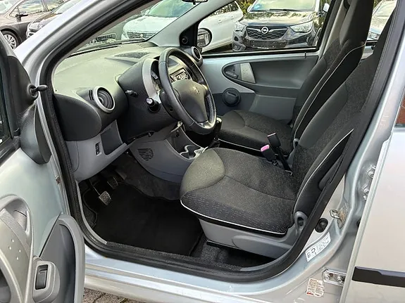 Peugeot 107 2010 photo 5