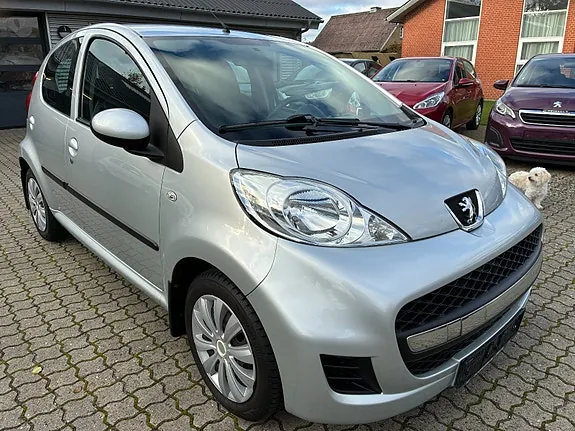 Peugeot 107 2010 photo 2