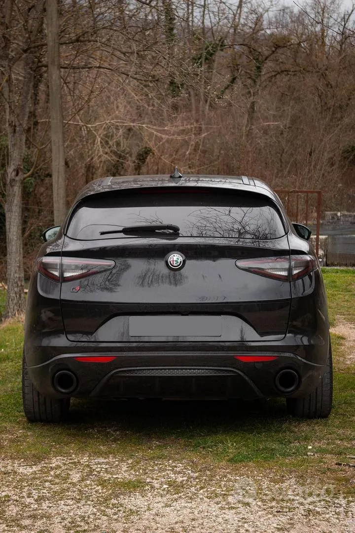 Alfa Romeo Stelvio 2017 photo 2