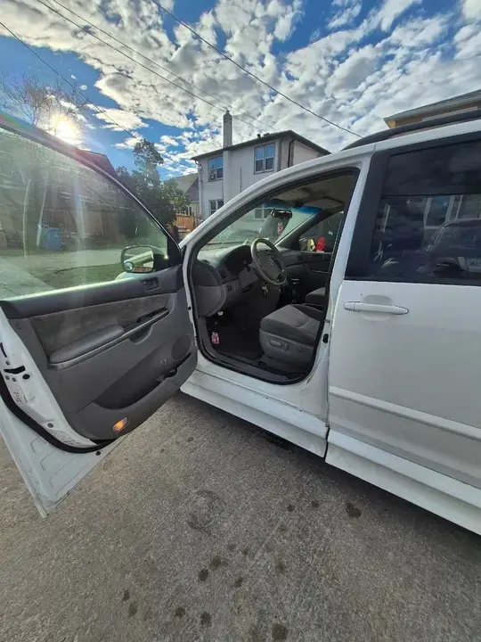 Toyota Sienna 2009 photo 4