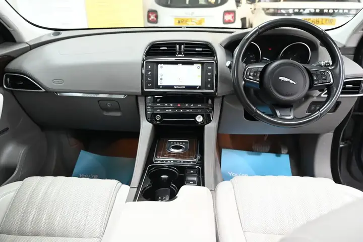 Jaguar F-Pace 2016 photo 4