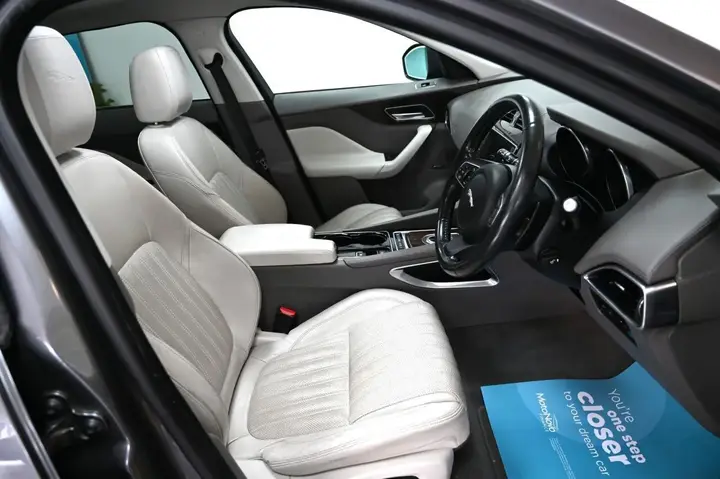Jaguar F-Pace 2016 photo 5