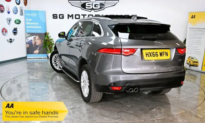 Jaguar F-Pace 2016 photo 2