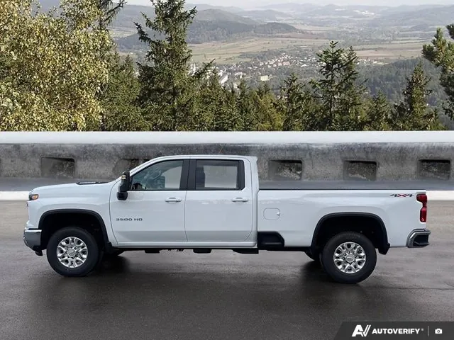 Chevrolet Silverado 3500Hd 2026 photo 2