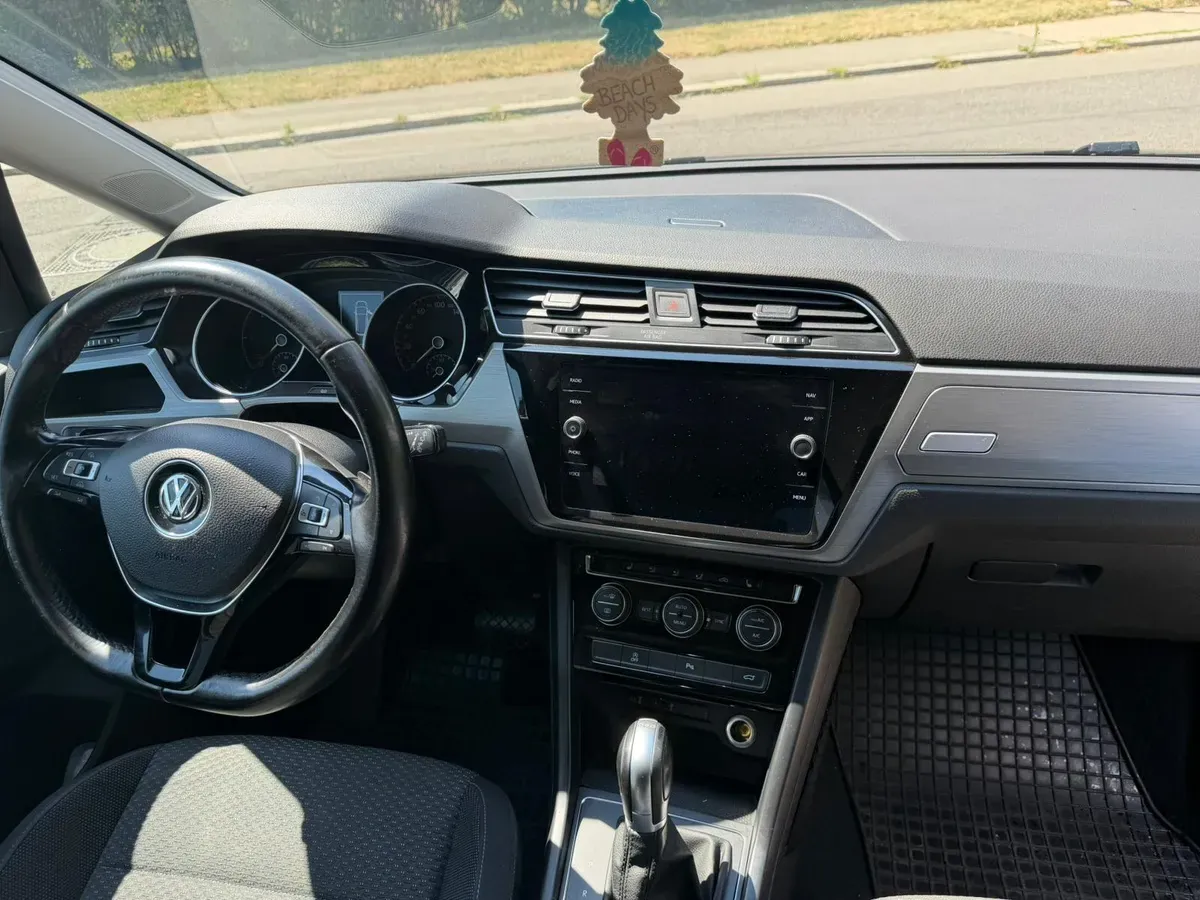 Volkswagen Touran 2018 photo 2